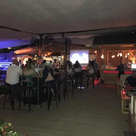 Buk Beach Club Herberg