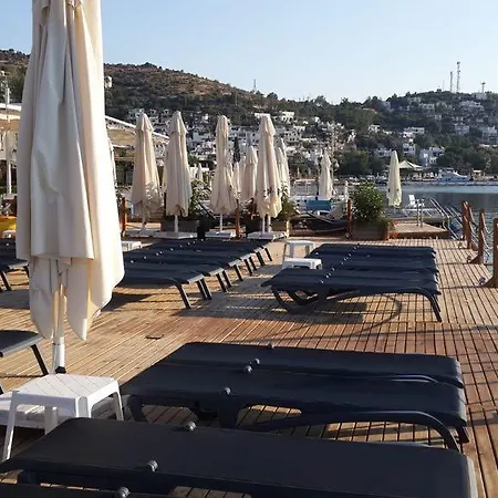 Buk Beach Club * Golturkbuku