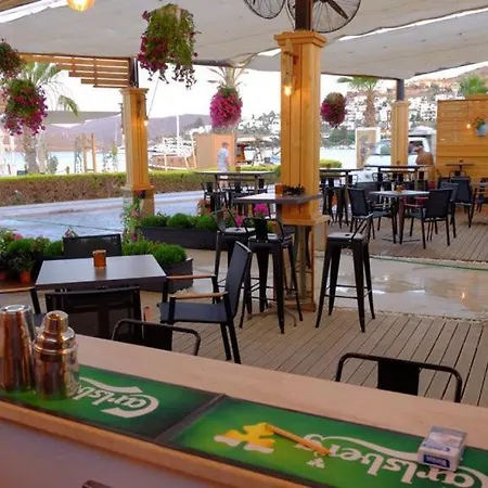 Buk Beach Club Πανδοχείο *